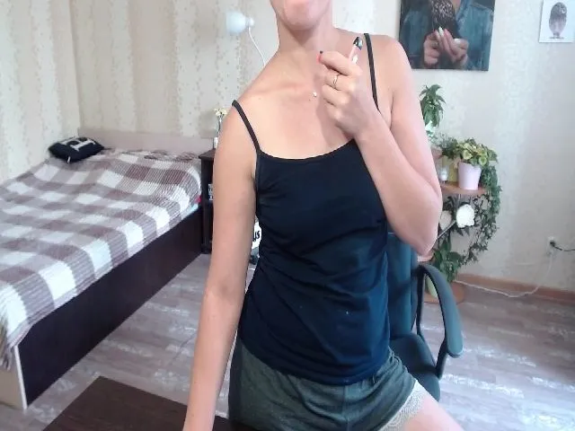 Live sex webcam photo for Emi_lywild #255572630