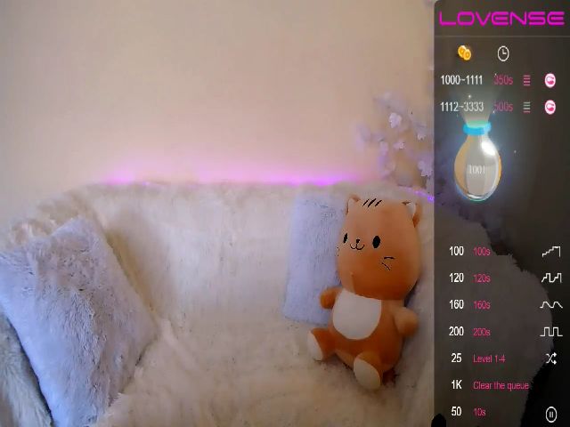 Live sex webcam photo for HarleyQuinnX_ #255953457