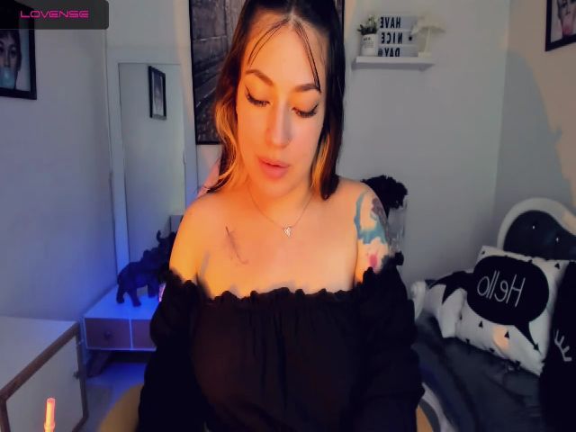 Live sex webcam photo for JuliArango #255538076