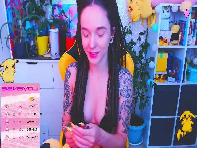 Live sex webcam photo for JinjerMoon #264835472