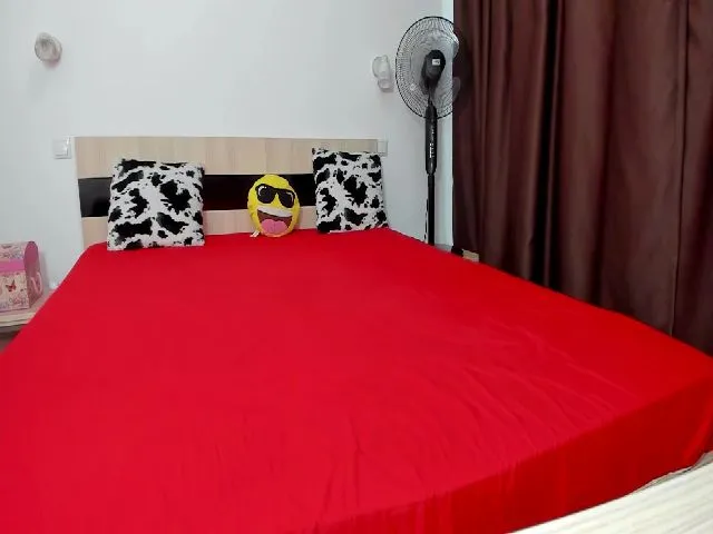 Live sex webcam photo for Bbyemma #256669583