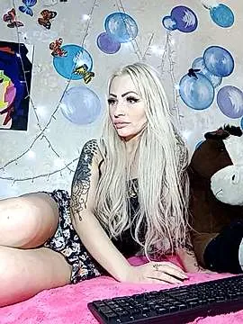 Live sex webcam photo for RoxyRoise #245049088