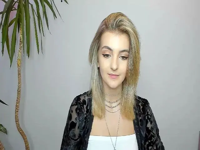 Live sex webcam photo for HelelGretta #263291683