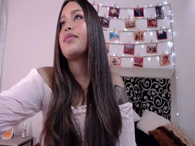 Live sex webcam photo for Litlecapricex #256285743