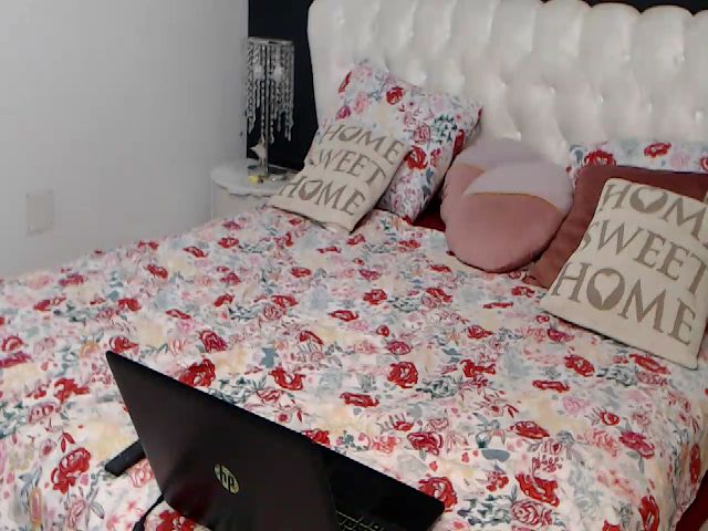 Live sex webcam photo for BlondeeFairy #263672424