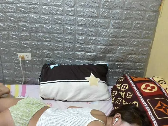Live sex webcam photo for Krisna21 #241658212