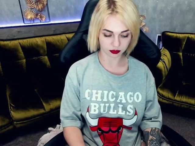 Live sex webcam photo for SkyEyesss #248793064
