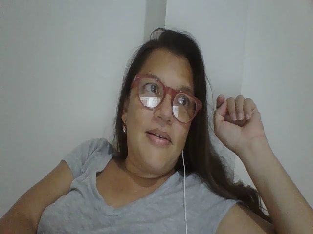 Live sex webcam photo for SweetLola01 #258445131