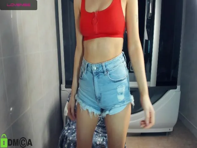 Live sex webcam photo for Kira__Queen #255415654