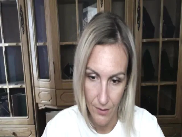 Live sex webcam photo for MiliEsiens #254747523