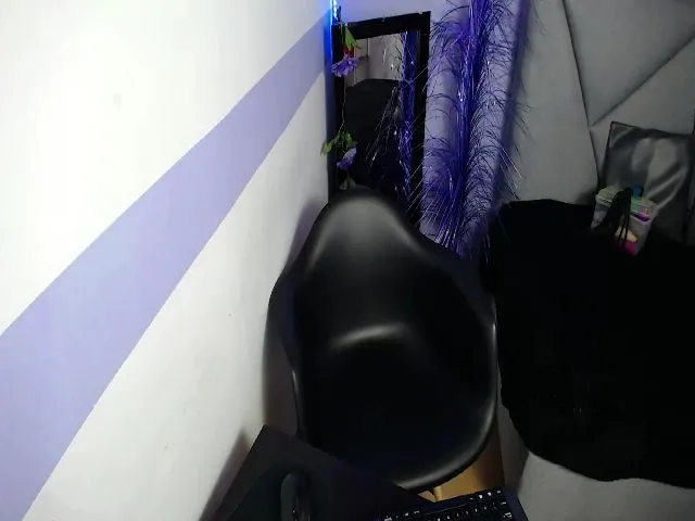 Live sex webcam photo for samantasmithh #261285896