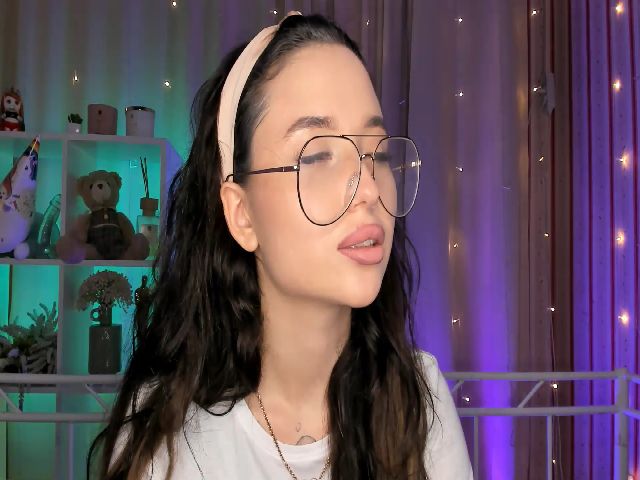 Live sex webcam photo for NikaLegran #263739158