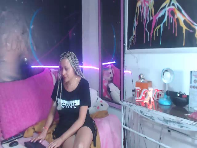Live sex webcam photo for Emily_sweet2 #252902553