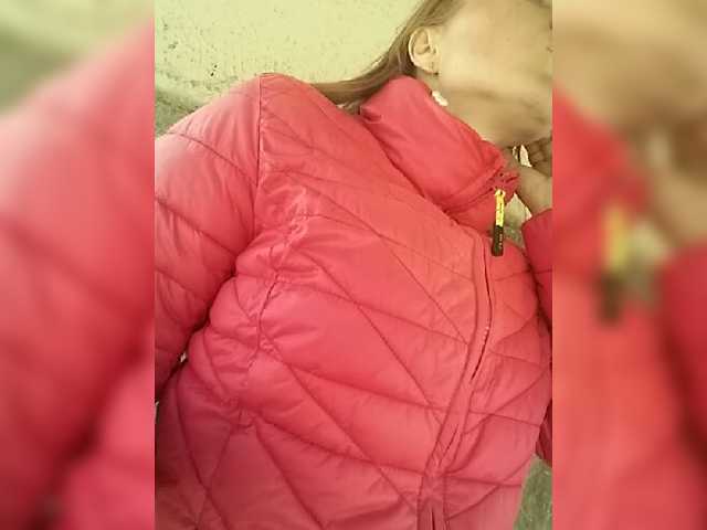 Live sex webcam photo for Alenushka888 #242229517