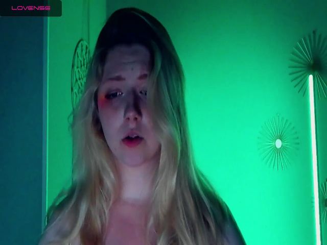 Live sex webcam photo for TinkerrBelll #252367640