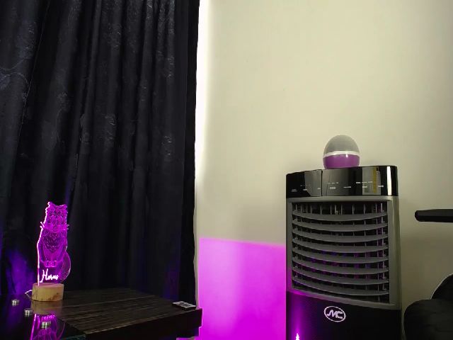 Live sex webcam photo for BiancaMiller #264859658