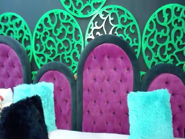 Live sex webcam photo for FunMichelleX #254329527