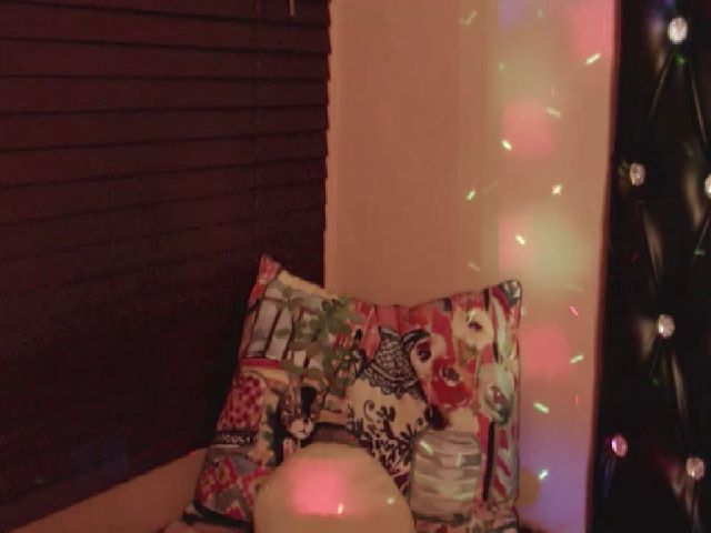 Live sex webcam photo for PARADISEQEEN #253907560