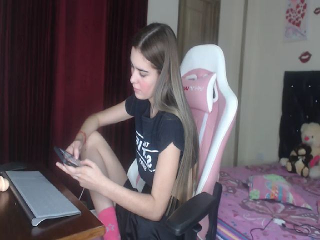 Live sex webcam photo for MIA_LOVE24 #255799675