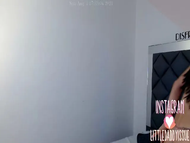 Live sex webcam photo for Littleissue #262830317