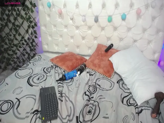 Live sex webcam photo for NoemiDavis #256029552