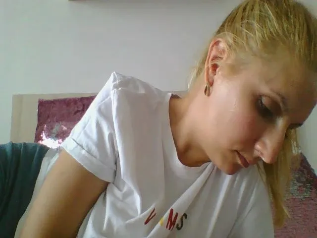Live sex webcam photo for squirtvicky #255357903