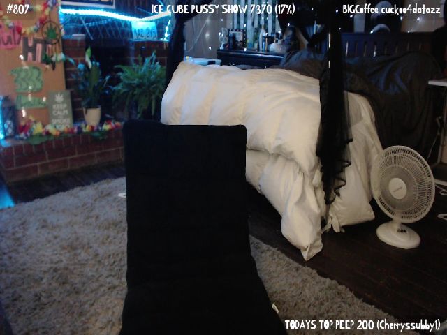 Live sex webcam photo for CherryBanks #262495501