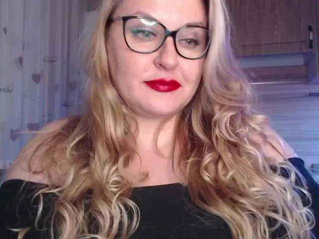 Live sex webcam photo for WifeyNusha #241041923