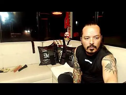 Live sex webcam photo for dom_voyeur #244188119