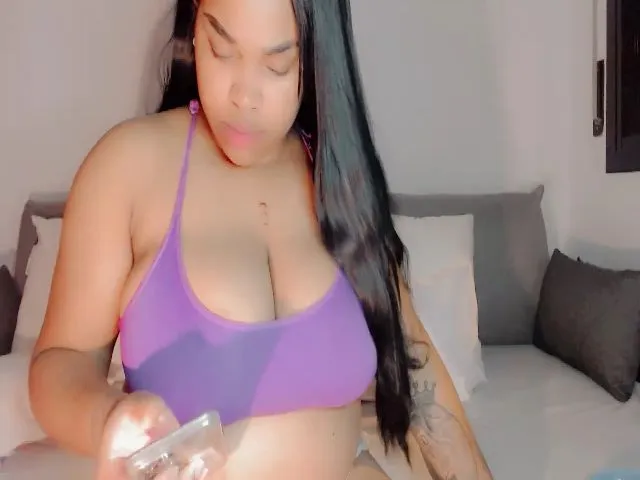 Live sex webcam photo for AmberCrosss #255428290
