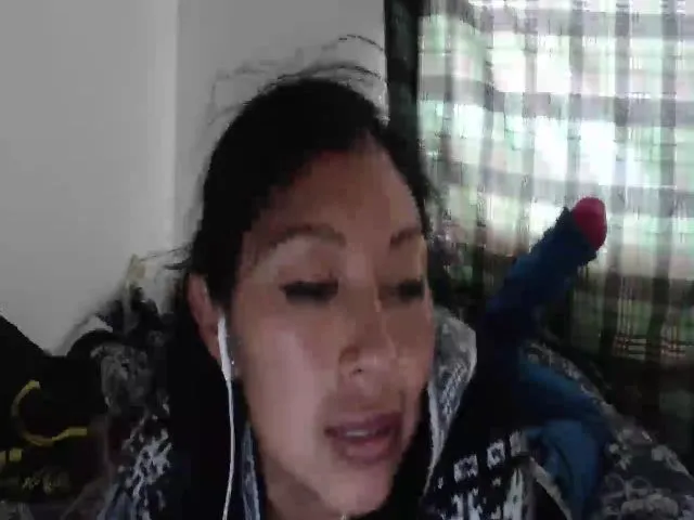 Live sex webcam photo for CHILENITAHOT #256035698