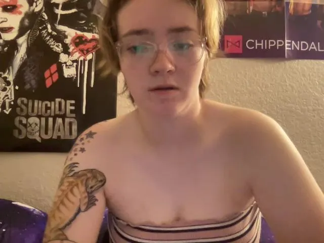 Live sex webcam photo for CandyBurger #258736079
