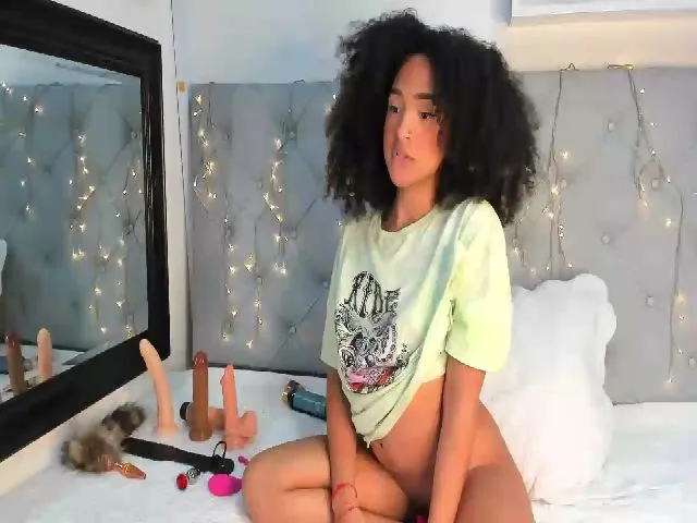 Live sex webcam photo for EbonyGolds #252989170
