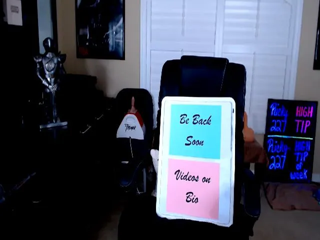 Live sex webcam photo for SummerKnightz #252691291