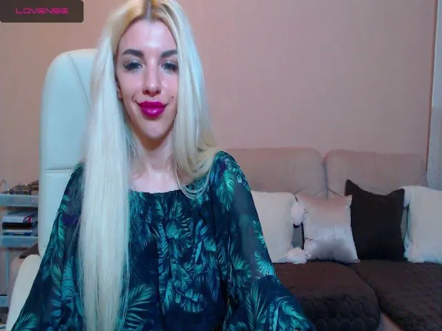 Live sex webcam photo for SilviaDream #253545252