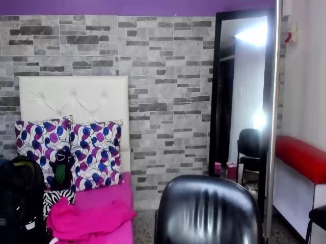 Live sex webcam photo for Titshuge_big #252941280