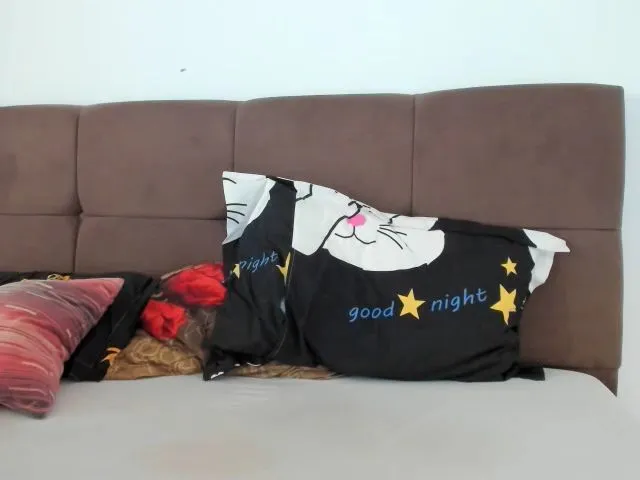 Live sex webcam photo for Jullyenn3 #262658173