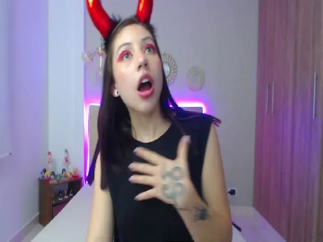 Live sex webcam photo for Emily_evans18 #260342549