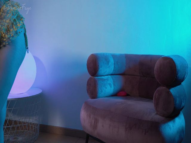 Live sex webcam photo for DominoFaye #253544307