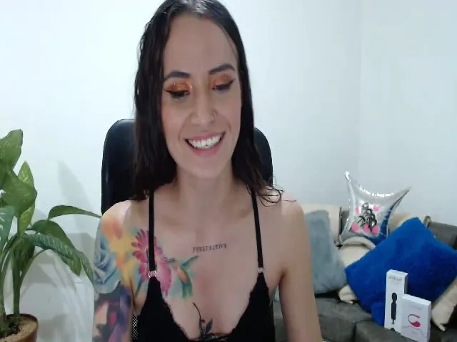Live sex webcam photo for Avaa22_ #256150832