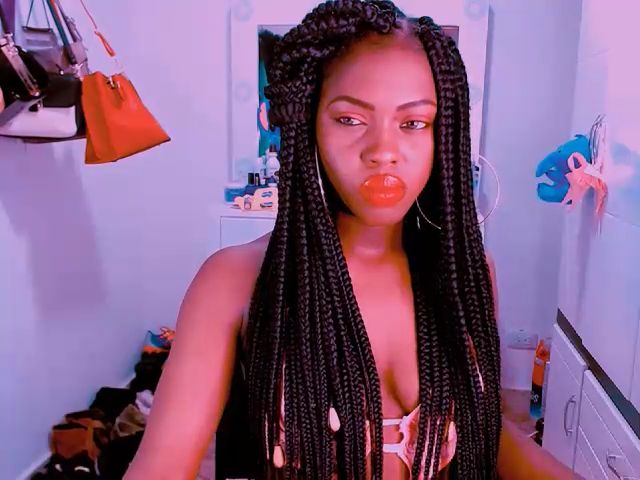 Live sex webcam photo for Sweetcarafu #258994185