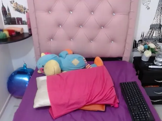 Live sex webcam photo for Camilasweeet_ #254136517