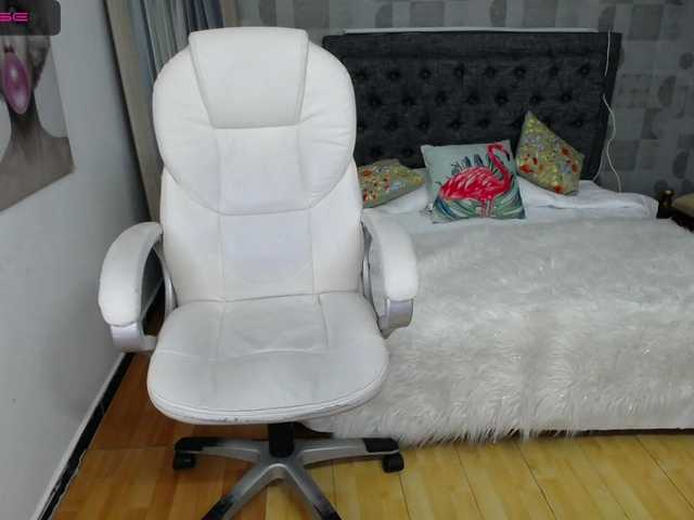 Live sex webcam photo for serena-elle #247475374