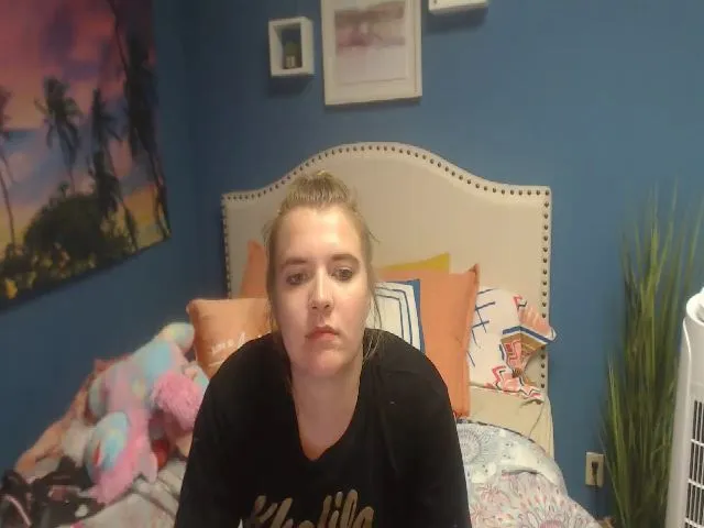 Live sex webcam photo for SnowWhiteXxxx #256612927