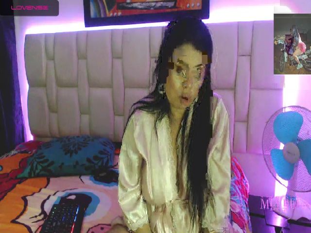 Live sex webcam photo for Mia_bela #261179983