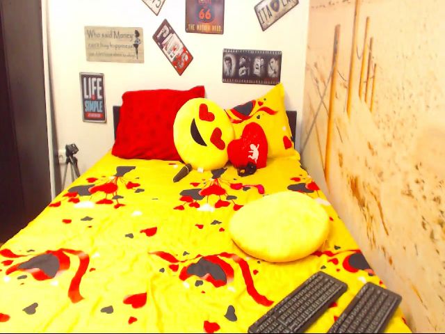 Live sex webcam photo for MeaowMela #257004121