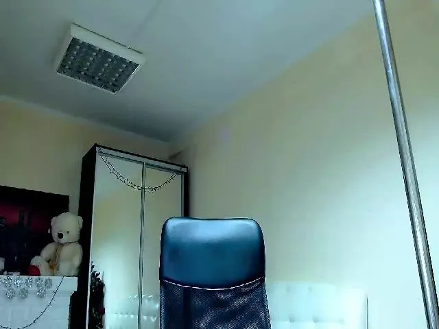 Live sex webcam photo for XeniaMilf #255959882