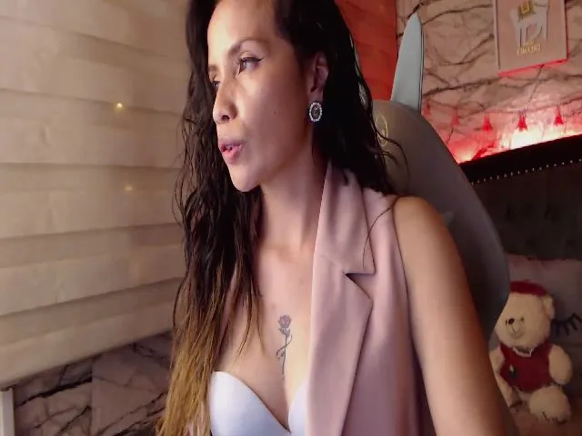 Live sex webcam photo for Karolkim018 #263536352