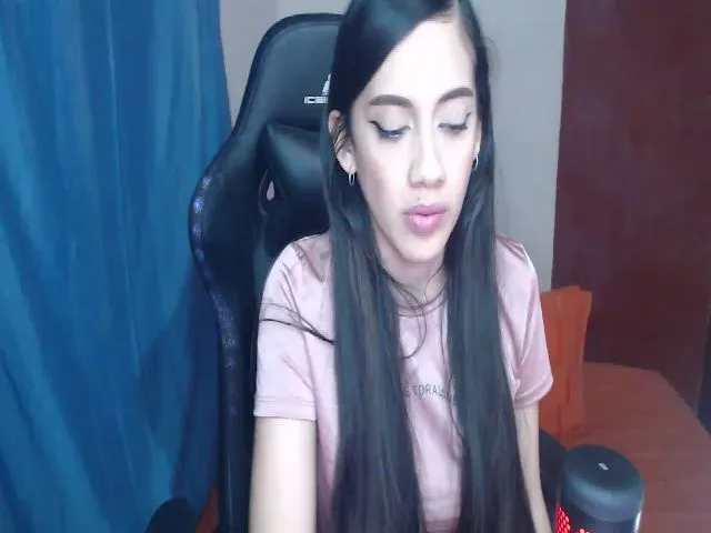 Live sex webcam photo for Evi3Kat #263611726