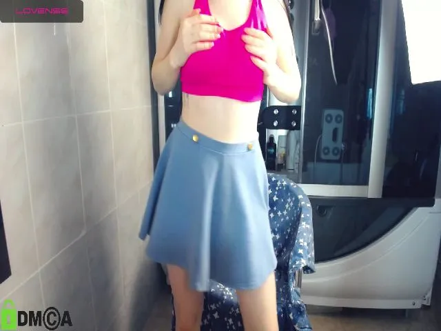 Live sex webcam photo for Kira__Queen #260901167